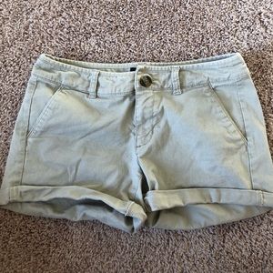 light tan khaki shorts
